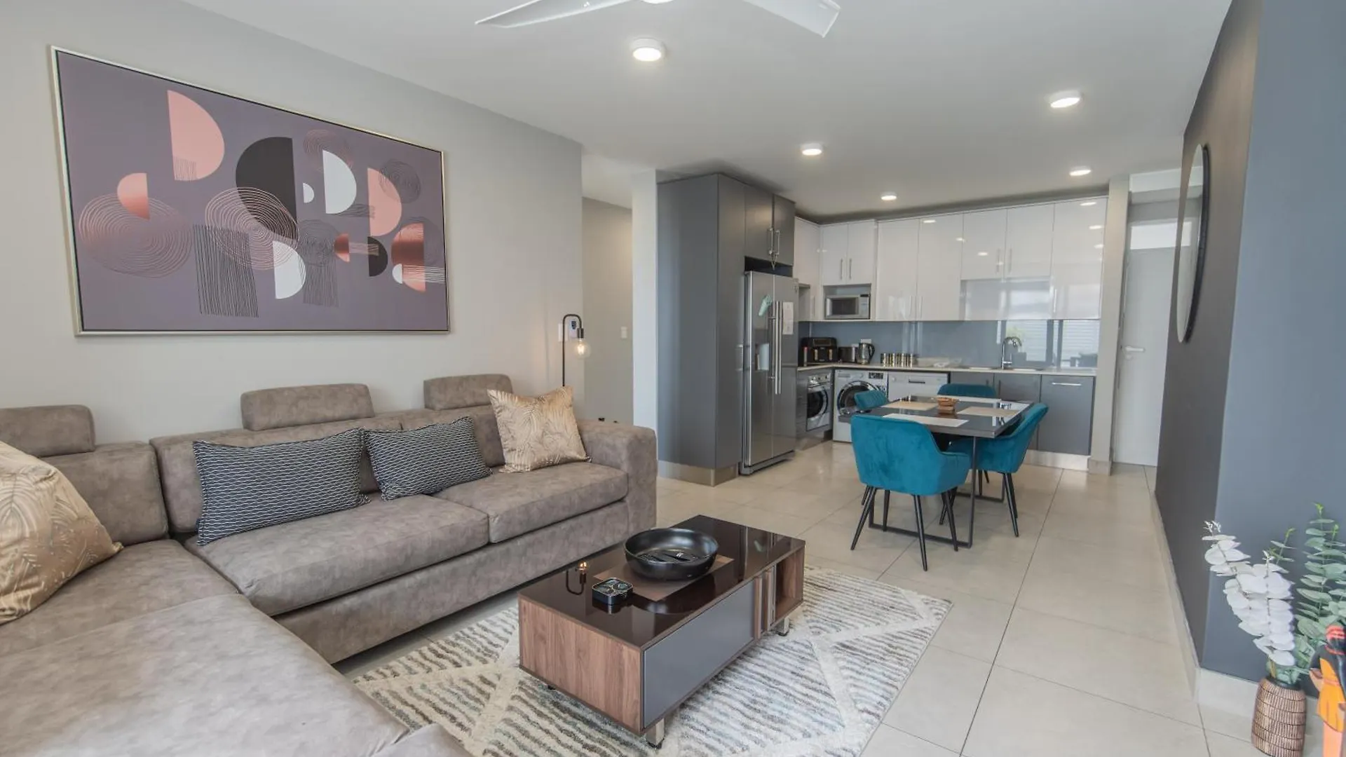 Delightful Coastal Living Apartment Port Elizabeth